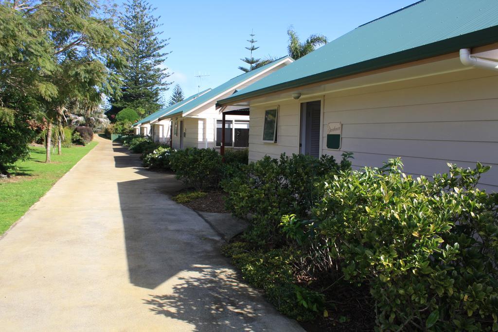 Poinciana Cottages Burnt Pine Exterior photo