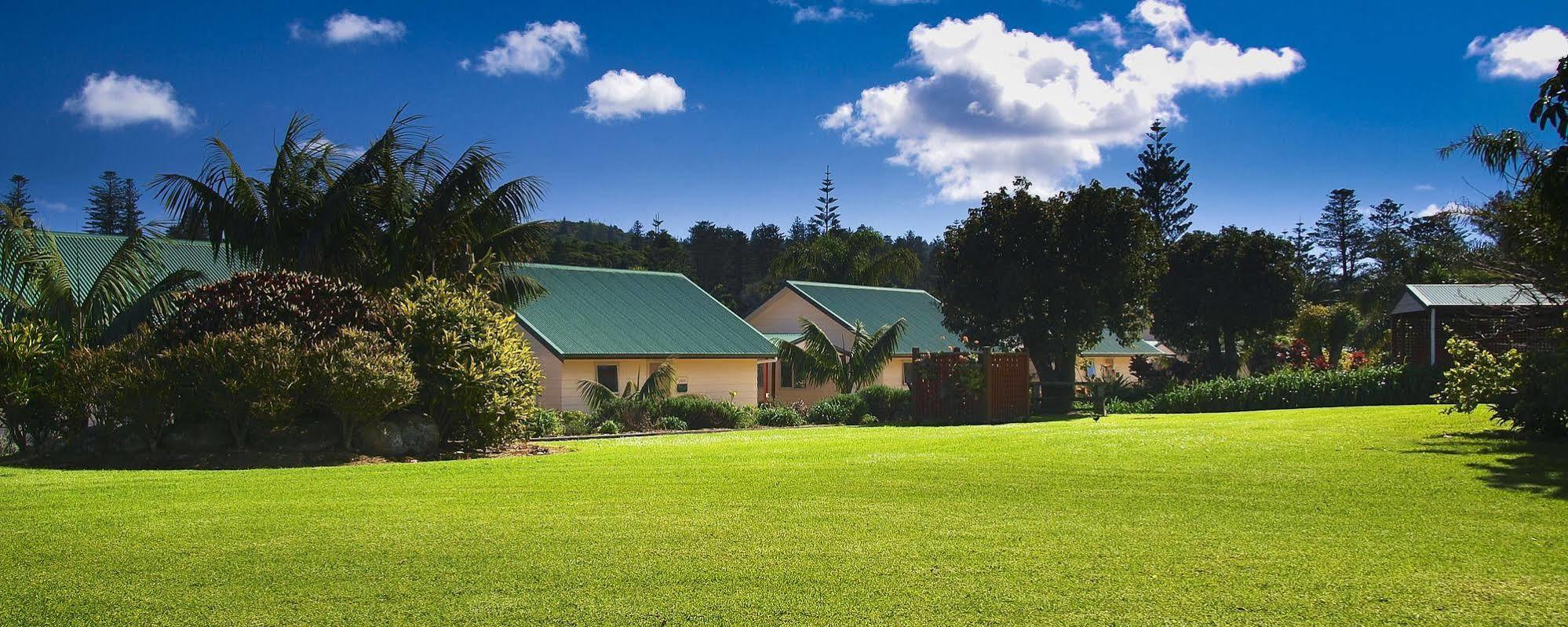 Poinciana Cottages Burnt Pine Exterior photo
