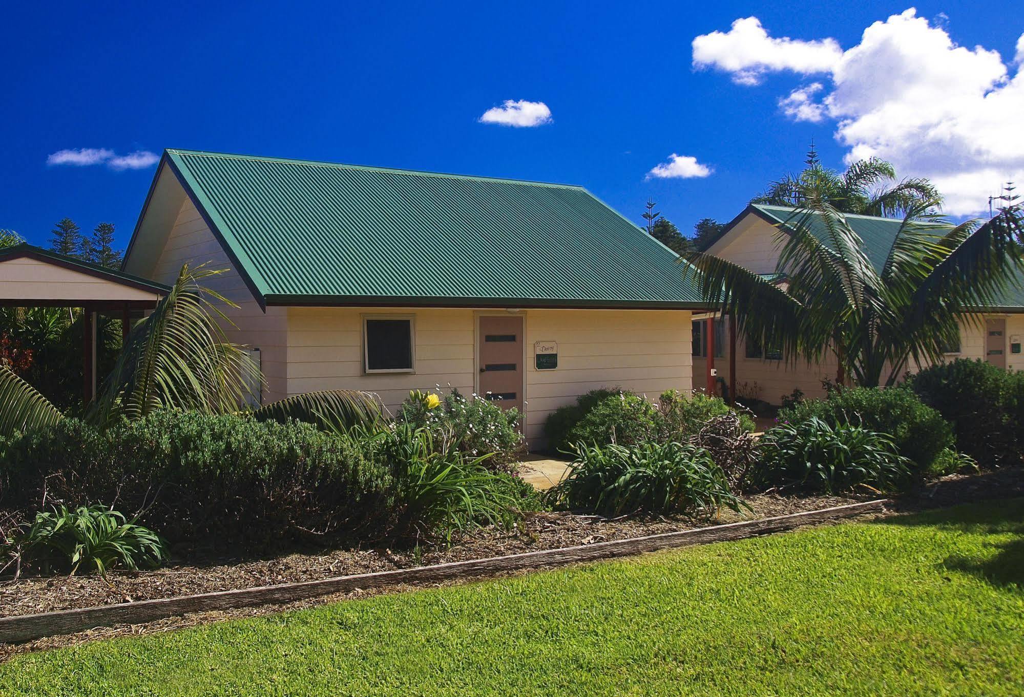 Poinciana Cottages Burnt Pine Exterior photo