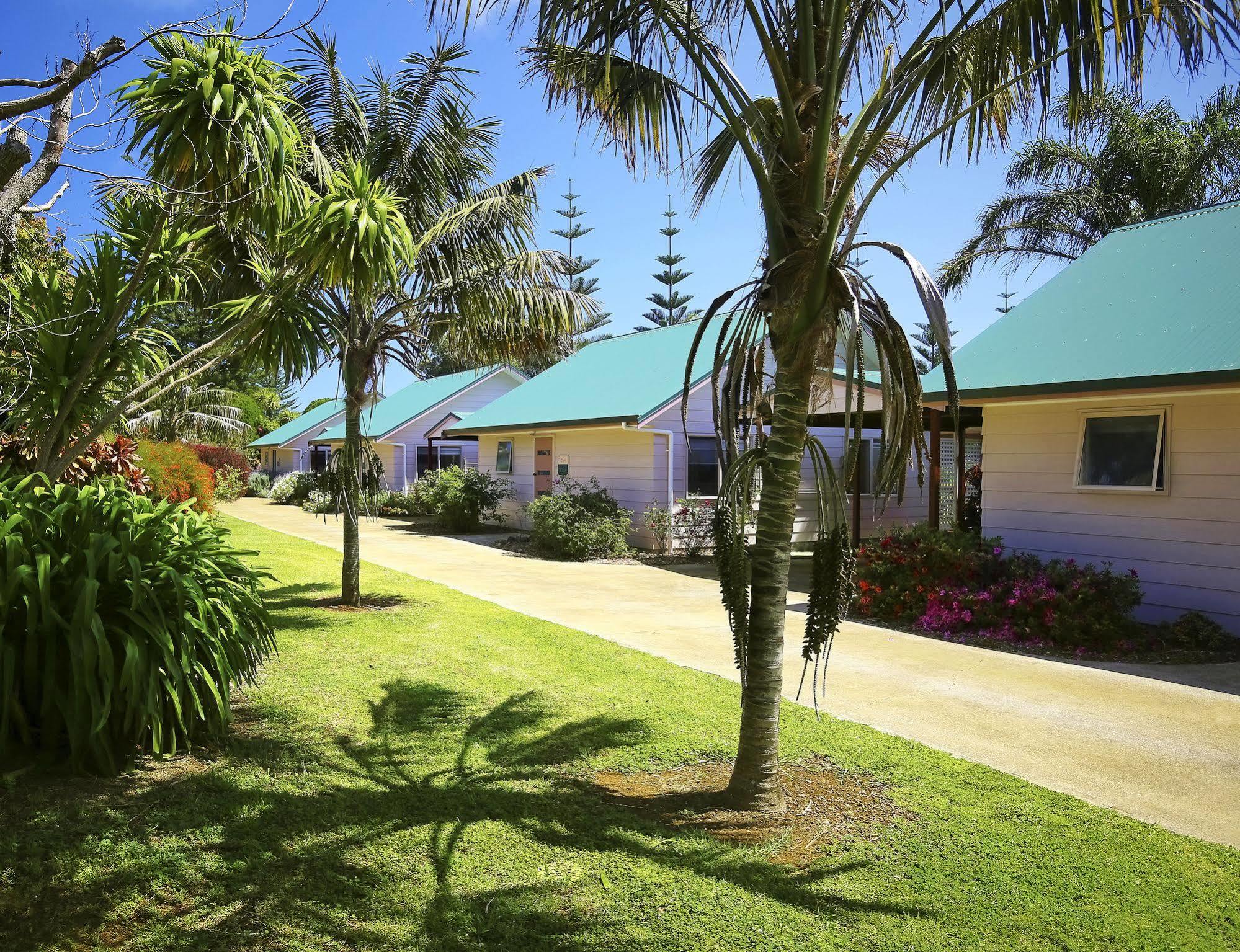 Poinciana Cottages Burnt Pine Exterior photo