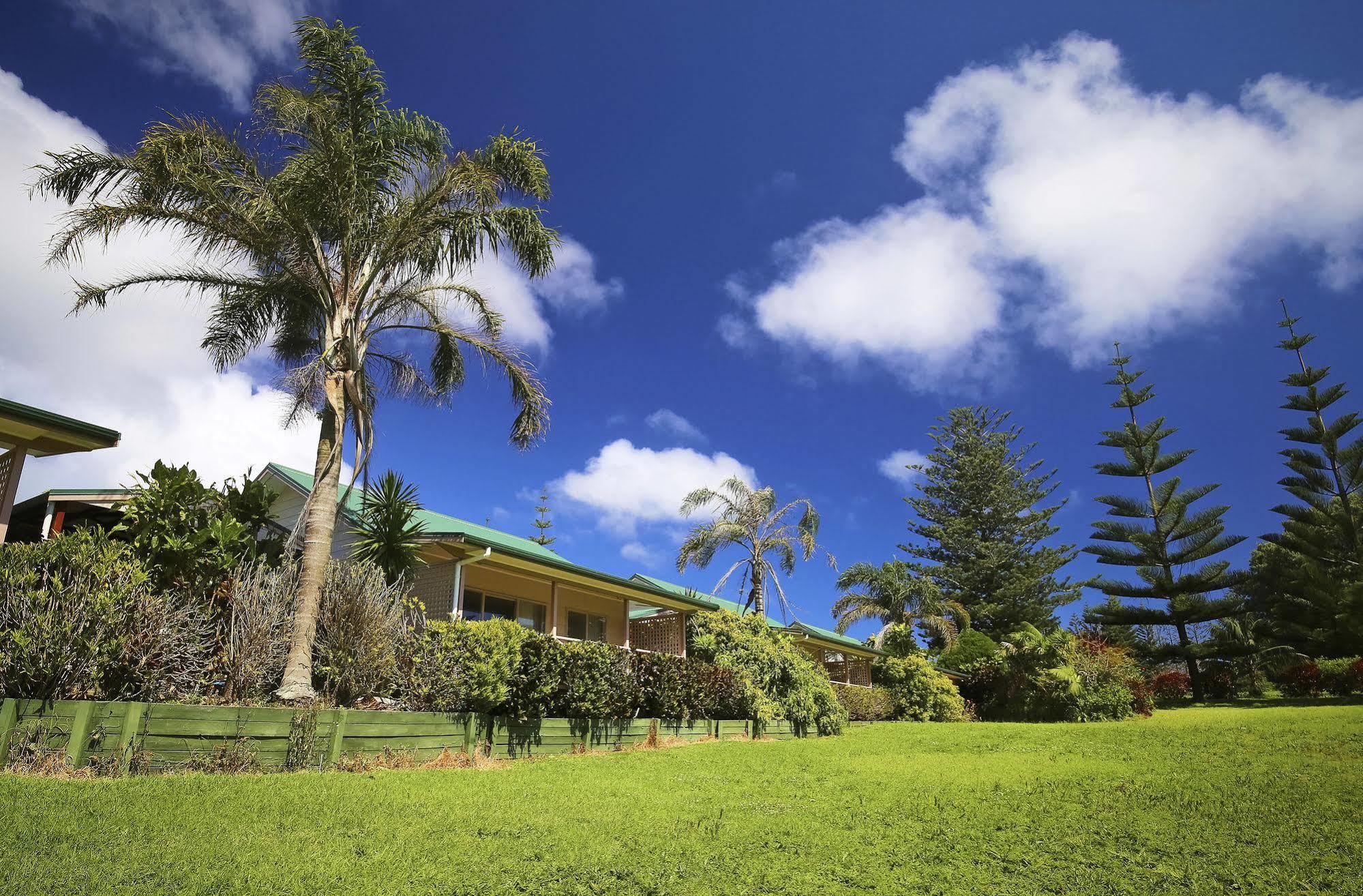 Poinciana Cottages Burnt Pine Exterior photo